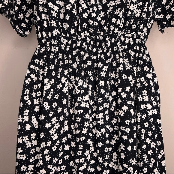 Small H&M Black White Floral Print Peasant Dress Smocked Waist Accent - Picture 9 of 13